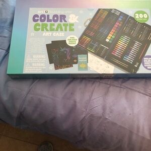 Color & Create Art Case with 200 Pieces